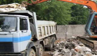 Вывоз строительного мусора с участка в Махачкале недорого от 1581 руб. | 2Землекопа-Мхч